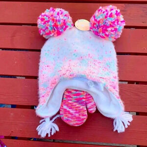 The Children’s Place NWT warm  winter hat and mitt set.